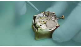 Un regard approfondi sur la réparation du verre de montre : comparaison entre Acrylique, Minéral et Saphir