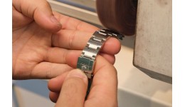 Le polissage de montre : guide complet d'un atelier horloger